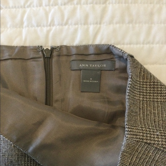 Ann Taylor brown tulip skirt size 4 - Picture 3 of 3
